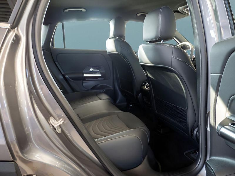 Gebraucht Mercedes EQA300 167 kW (228 PS) 2025 Grau SUV