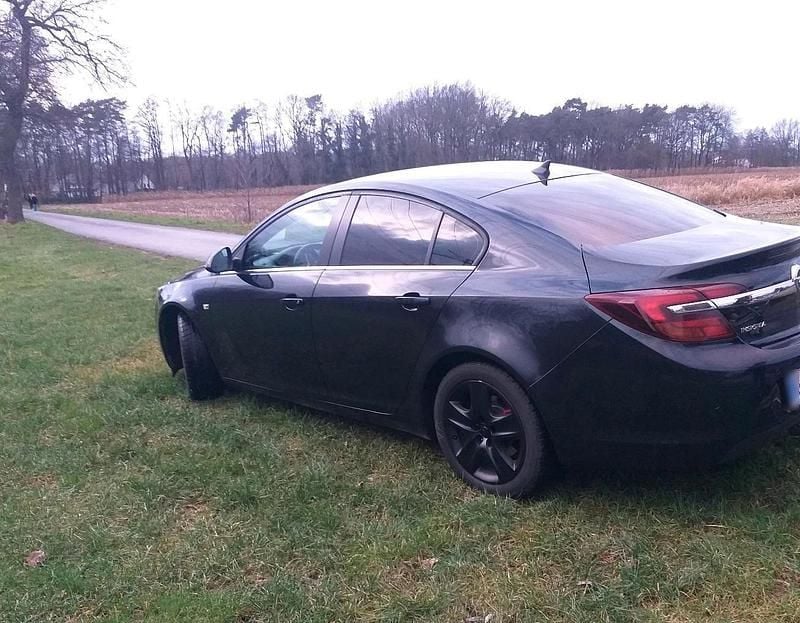 Gebraucht Opel Insignia 140 PS (102 kW) 2015 Schwarz Limousine