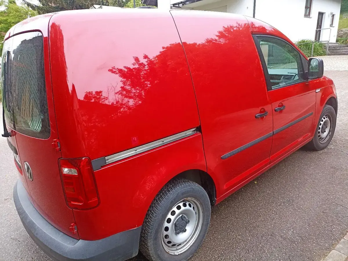 Gebraucht VW Caddy 102 PS (75 kW) 2019 Rot Van / Kleinbus