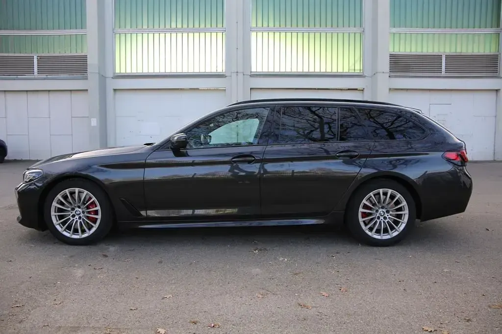 Używany BMW 530 Performance 286 KM (210 kW) 2023 Szary Kombi