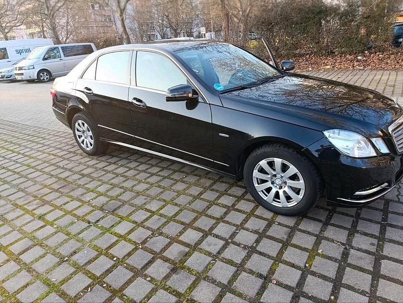 Gebraucht Mercedes E250 204 PS (150 kW) 2010 Schwarz Limousine