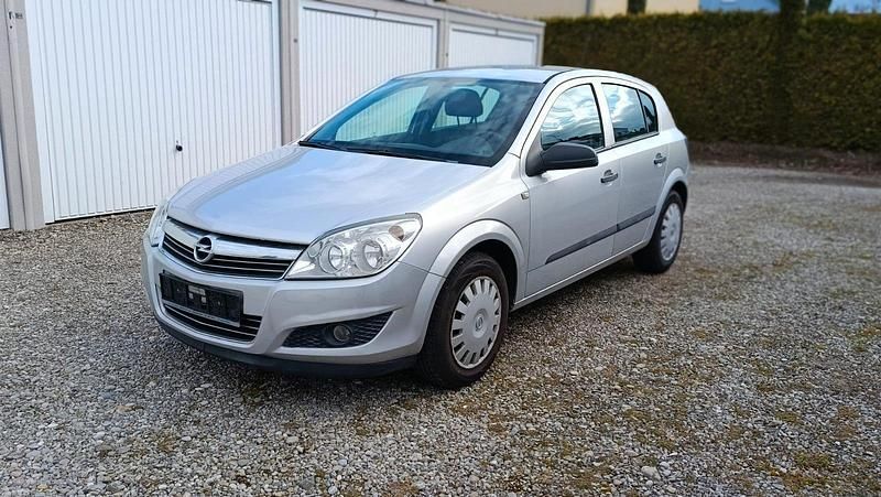 Gebraucht Opel Astra 115 PS (84 kW) 2009 Silber Limousine
