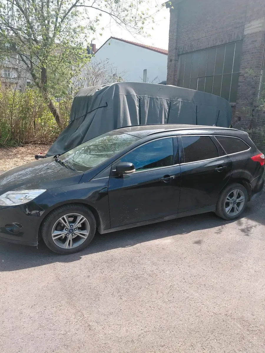 Second-hand Ford Focus 116 CP (85 kW) 2015 Negru Break