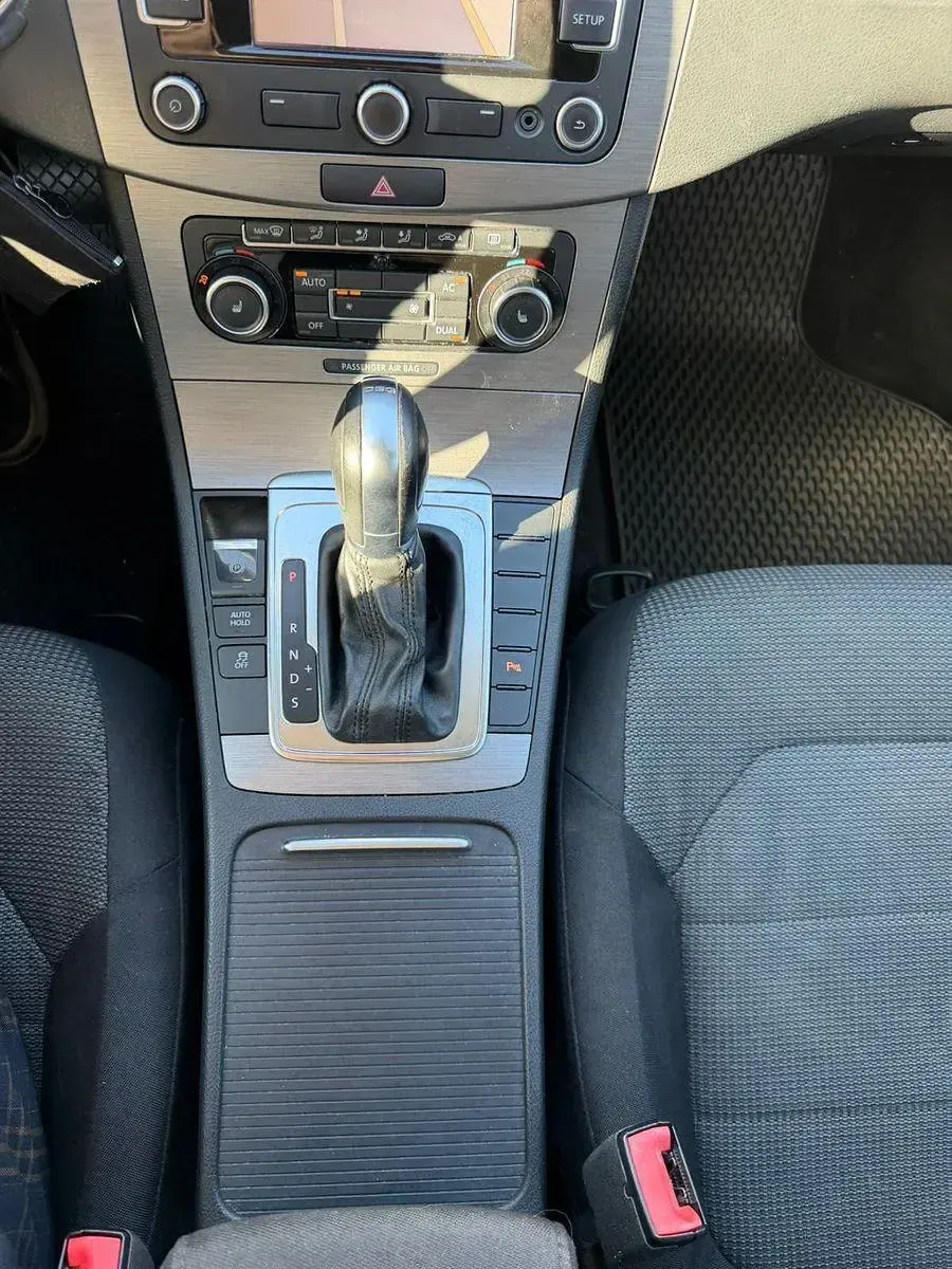 Second-hand VW Passat 160 CP (117 kW) 2011 Gri Break