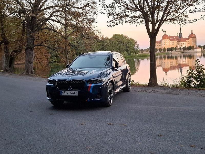 Blau Gebraucht 2024 BMW iX3 Impressive SUV | 52.500 € (Fairer Preis) - Bild 1/3