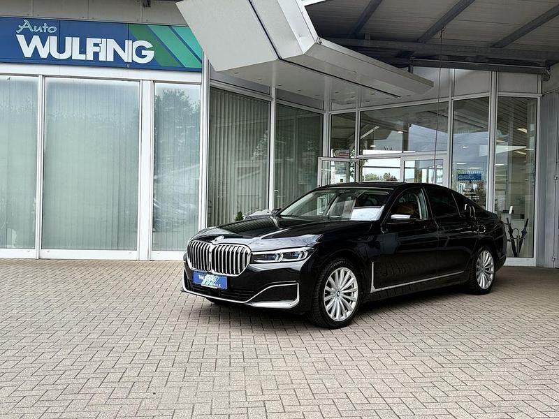 Black sapphire Gebraucht 2020 BMW 745e Sport Line Limousine | 47.890 € (Fairer Preis) - Bild 1/4