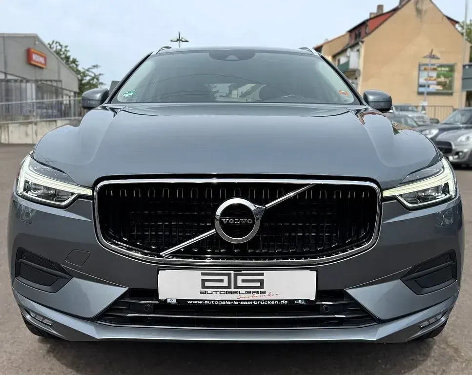 Gebraucht Volvo XC60 Momentum 150 PS (110 kW) 2019 Grau SUV