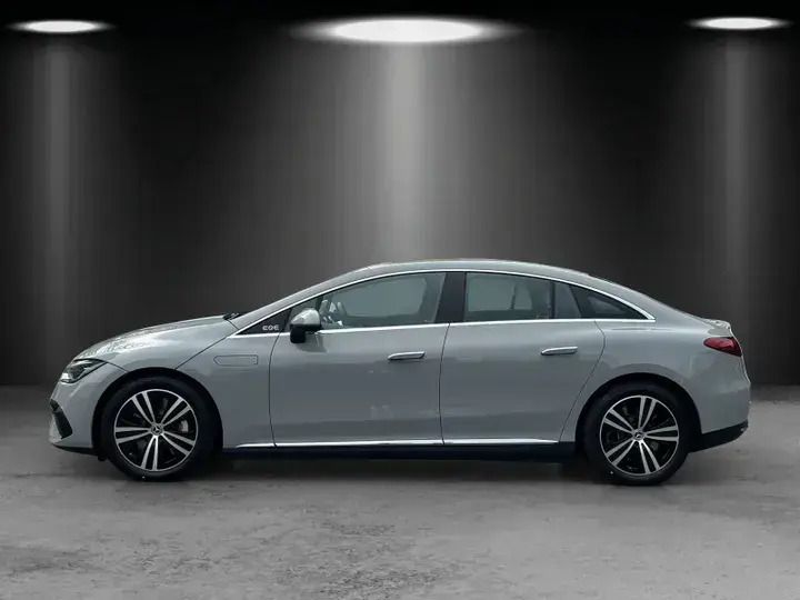 Gebraucht Mercedes EQE300 180 kW (245 PS) 2024 Manufaktur lack alpingrau uni Limousine