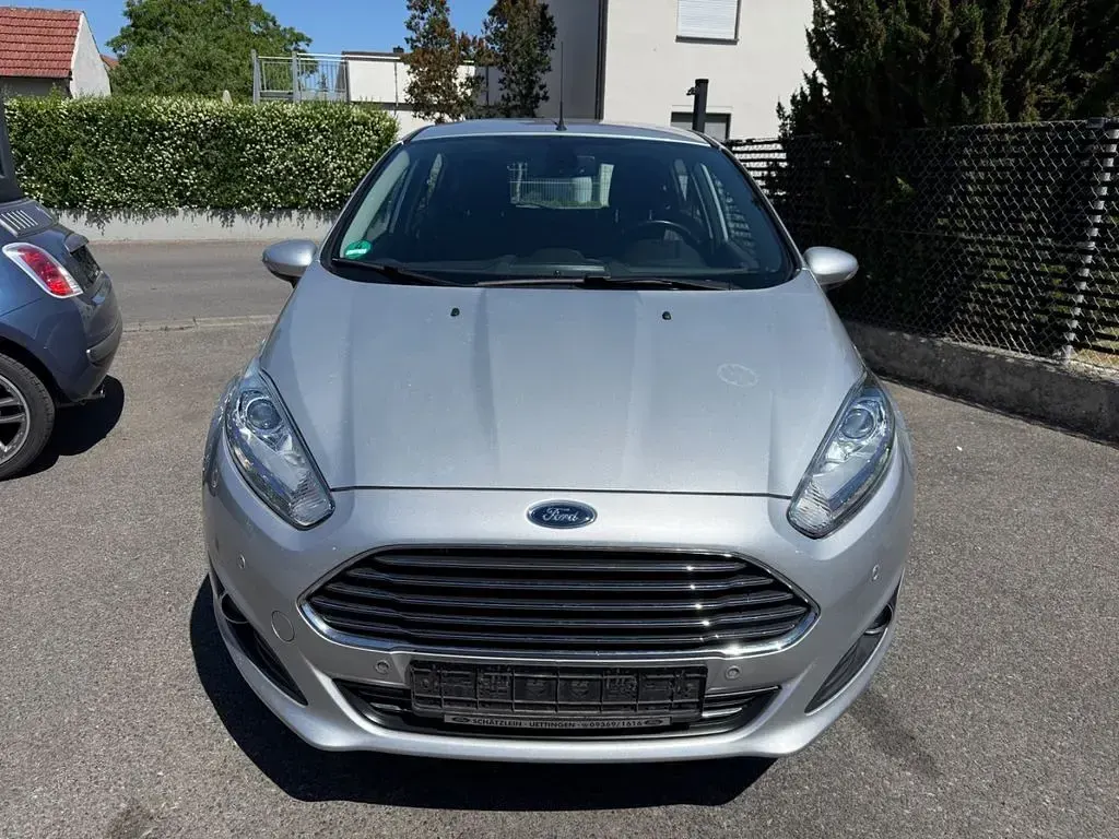 Gebraucht Ford Fiesta Titanium 101 PS (74 kW) 2016 Silber Kleinwagen