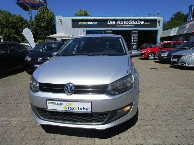 Reflexsilber metallic Gebraucht 2013 VW Polo Life Limousine | 7.990 € (Teuer) - Bild 1/3
