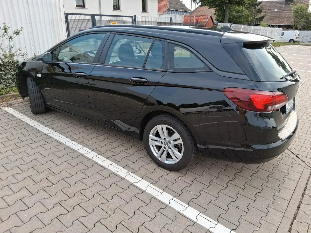Używany Opel Astra Elegance 122 KM (89 kW) 2021 Czarny Kombi