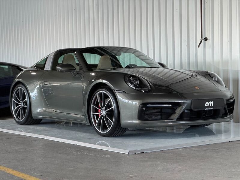 Grün Gebraucht 2021 Porsche 911 Targa 4S Chrono Cabrio | 164.900 € (Fairer Preis) - Bild 1/4