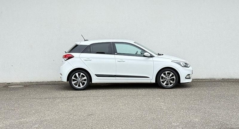 Gebraucht Hyundai i20 Passion 120 PS (88 kW) 2016 Weiß Kleinwagen