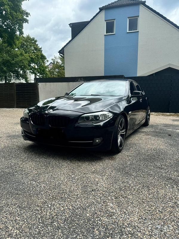Schwarz Gebraucht 2011 BMW 523 Limousine | 8.300 € (Guter Preis) - Bild 1/4
