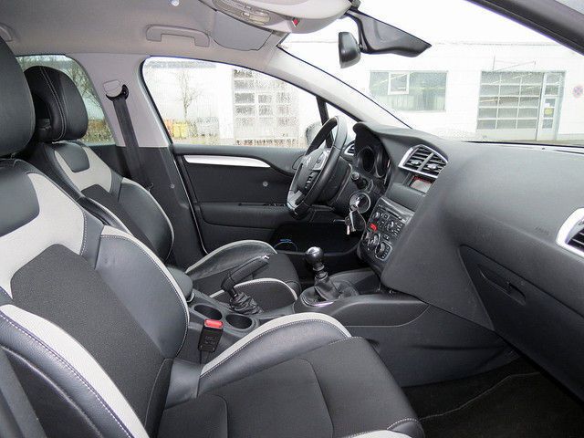 Gebraucht Citroën C4 SELECTION 112 PS (82 kW) 2013 Silber metallic Limousine