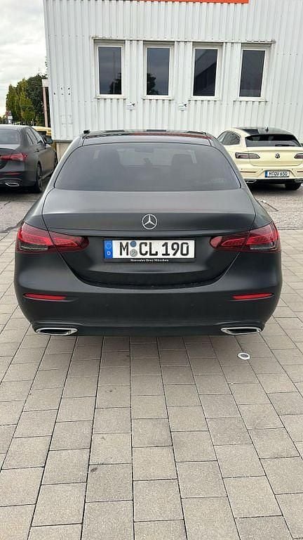 Gebraucht Mercedes E220 200 PS (147 kW) 2023 Schwarz Limousine