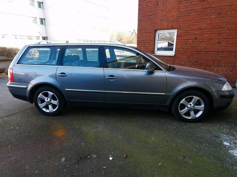 Gebraucht VW Passat 193 PS (141 kW) 2004 Grau Kombi