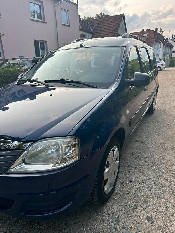 Blau Gebraucht 2009 Dacia Logan Limousine | 2.350 € - Bild 1/4