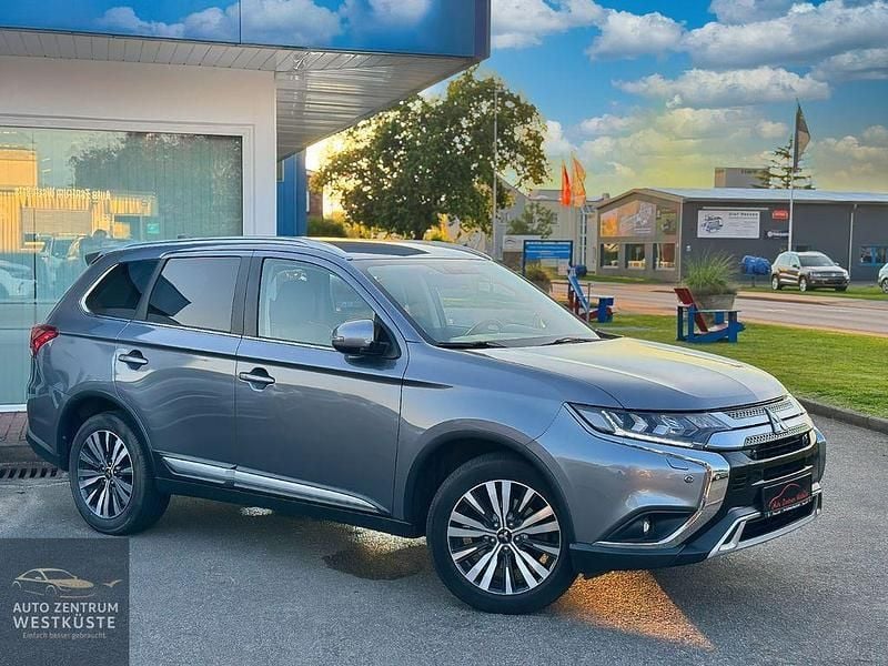 Grau Gebraucht 2018 Mitsubishi Outlander Edition SUV | 19.175 € (Fairer Preis) - Bild 1/4