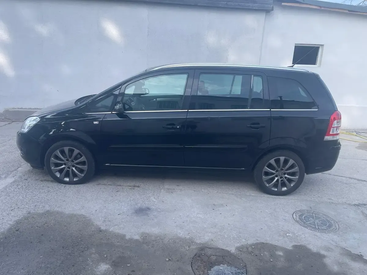 Gebraucht Opel Zafira 94 PS (69 kW) 2008 Schwarz Van / Kleinbus