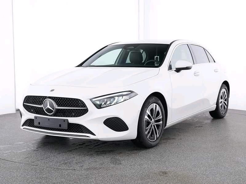 Weiß Gebraucht 2023 Mercedes A180 Advanced Plus Limousine | 26.000 € (Guter Preis) - Bild 1/4