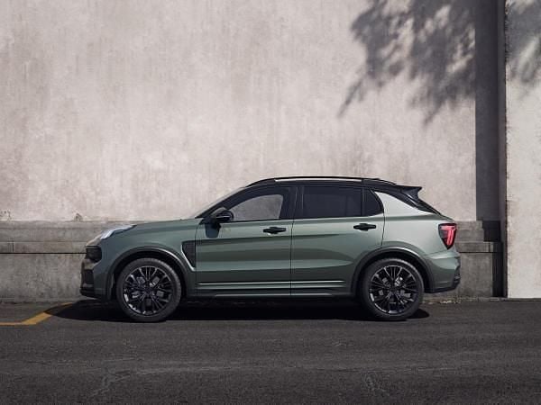 Neu Lynk & Co 01 272 PS (200 kW) 2025 Grün (mineralgrün metallic) SUV