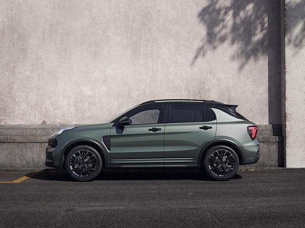 Grün (mineralgrün metallic) Neu 2025 Lynk & Co 01 SUV | 37.126 € (Teuer) - Bild 1/4