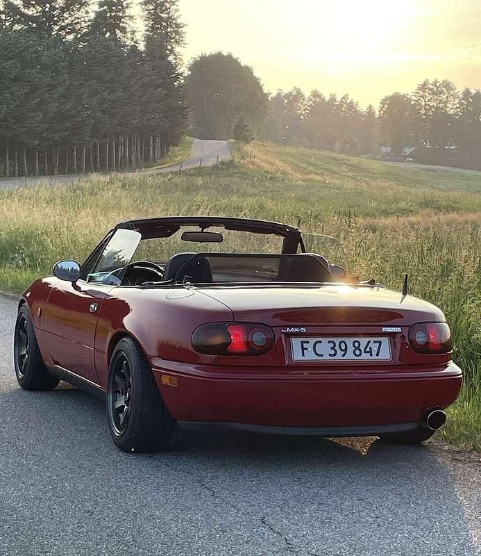 Second-hand Mazda MX5 116 CP (85 kW) 1992 Roșu Cabrio