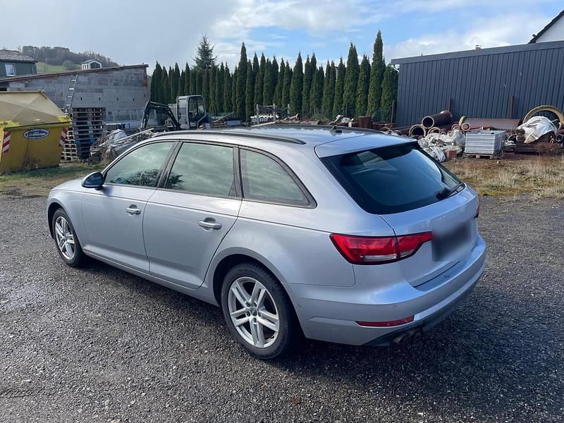 Gebraucht Audi A4 190 PS (139 kW) 2018 Grau Kombi