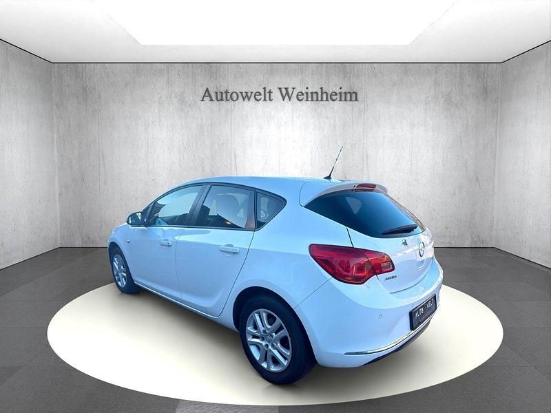 Gebraucht Opel Astra Style 140 PS (102 kW) 2015 Weiß Limousine
