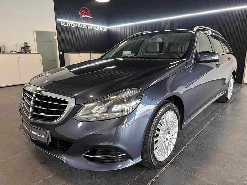 Blau Gebraucht 2013 Mercedes E250 Elegance Kombi | 18.490 € (Fairer Preis) - Bild 1/4