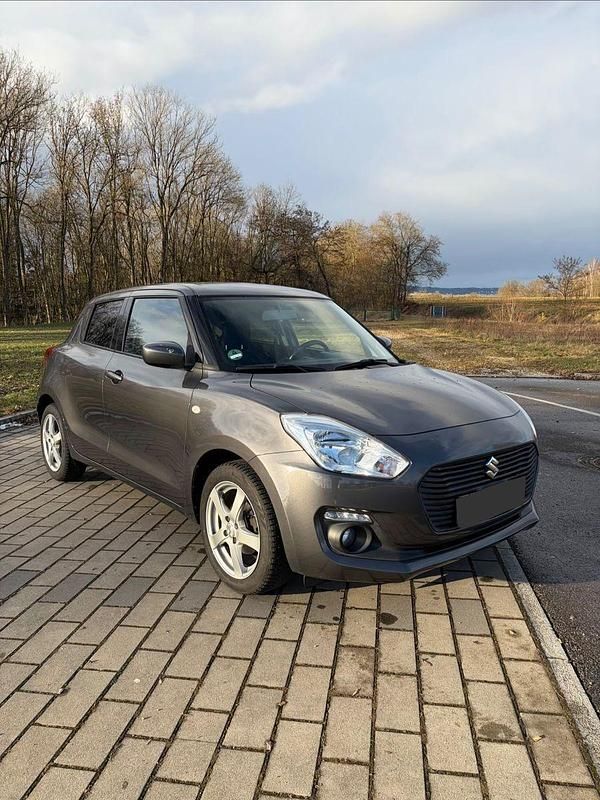 Grau Gebraucht 2017 Suzuki Swift Kleinwagen | 9.700 € (Fairer Preis) - Bild 1/4