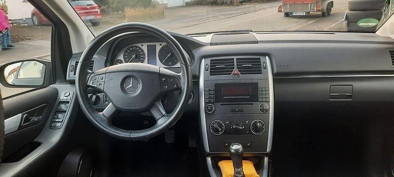 Gebraucht Mercedes B200 140 PS (102 kW) 2007 Schwarz Van / Kleinbus