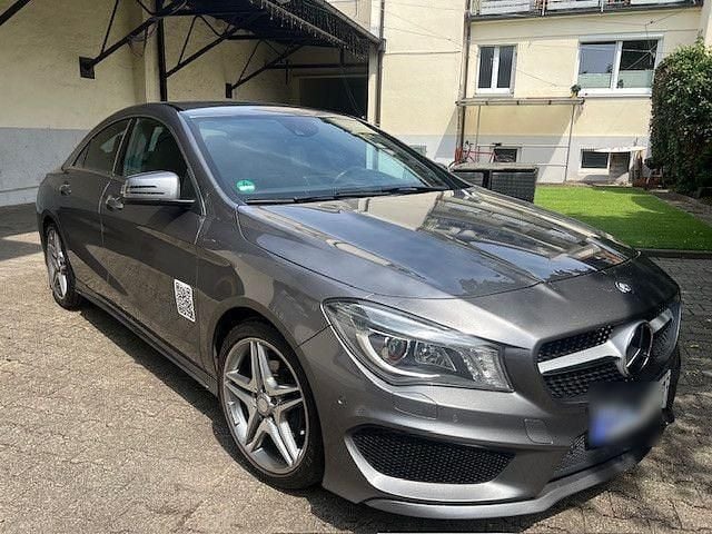 Grau Gebraucht 2013 Mercedes CLA200 AMG line Limousine | 16.900 € (Guter Preis) - Bild 1/4