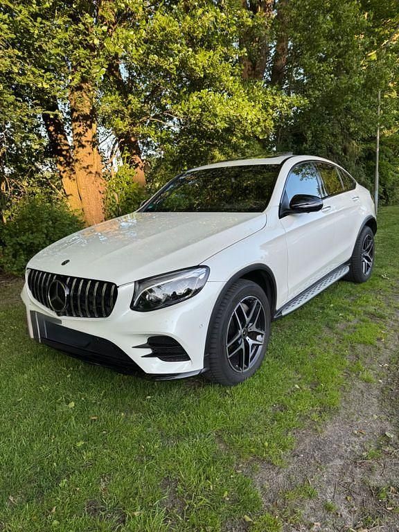 Weiß Gebraucht 2017 Mercedes GLC350 AMG line Coupé | 33.500 € (Fairer Preis) - Bild 1/4