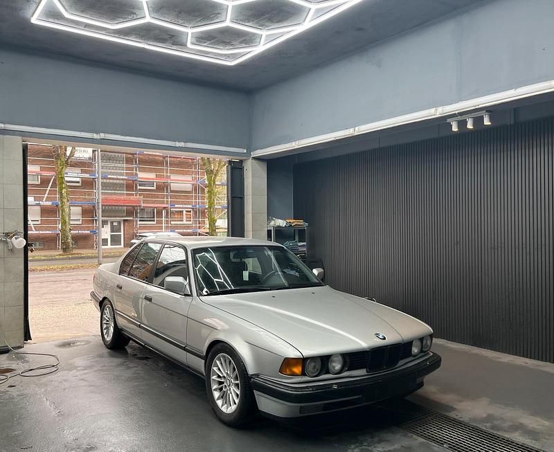Gebraucht BMW 735 211 PS (155 kW) 1991 Silber Limousine