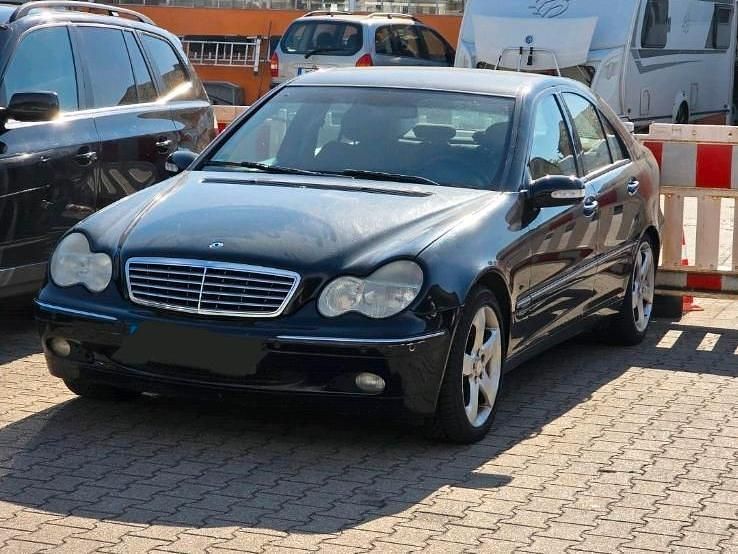 Schwarz Gebraucht 2004 Mercedes C200 Limousine | 2.500 € (Fairer Preis) - Bild 1/4