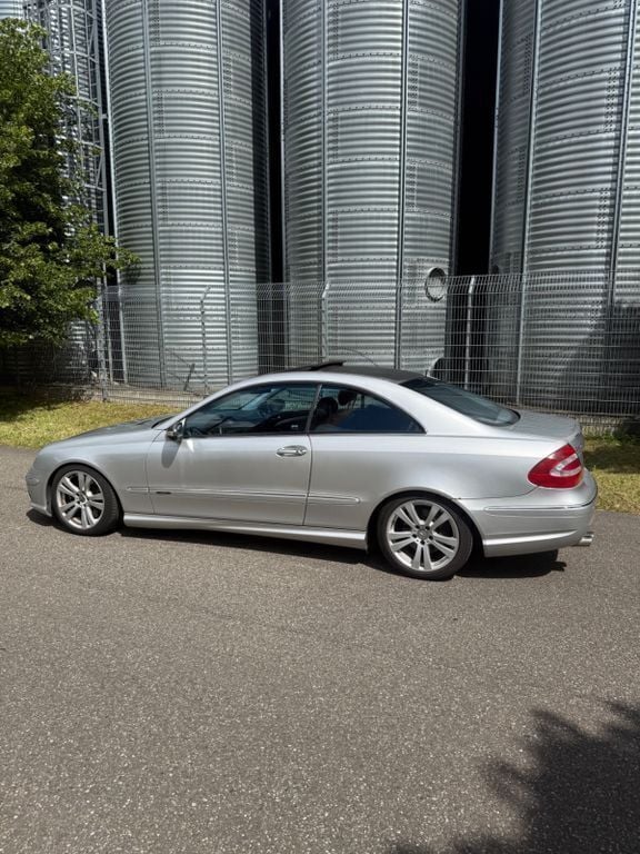 Silber Gebraucht 2003 Mercedes CLK500 Avantgarde Coupé | 4.950 € - Bild 1/4