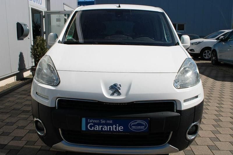 Gebraucht Peugeot Partner Tepee Active 92 PS (67 kW) 2013 Weiß Van / Kleinbus