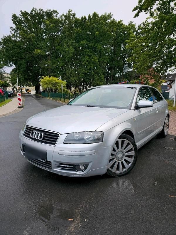 Grau Gebraucht 2004 Audi A3 Kleinwagen | 1.850 € (Fairer Preis) - Bild 1/4