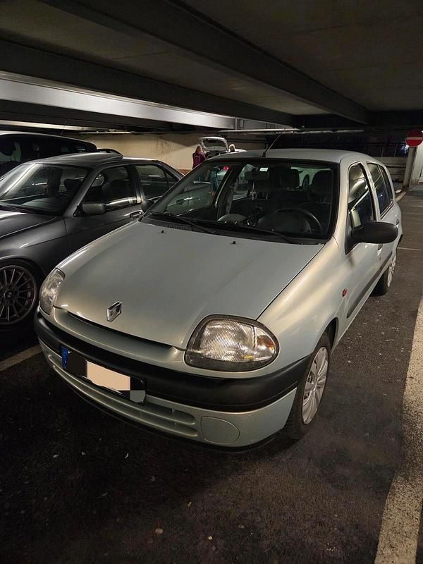 Gebraucht Renault Clio II 58 PS (42 kW) 2001 Silber Kleinwagen