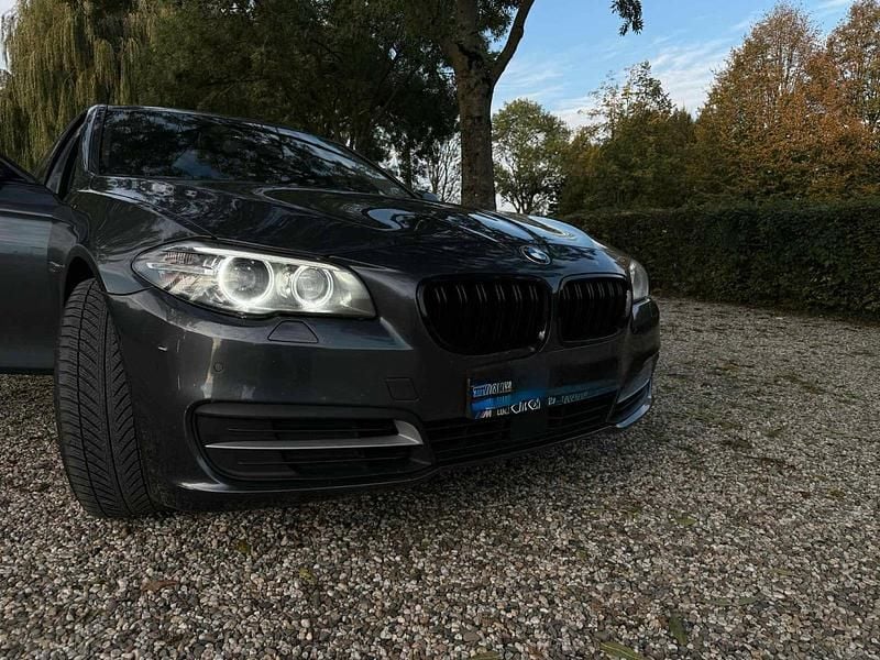 Grau Gebraucht 2015 BMW 525 Luxury Line Kombi | 11.500 € (Fairer Preis) - Bild 1/4