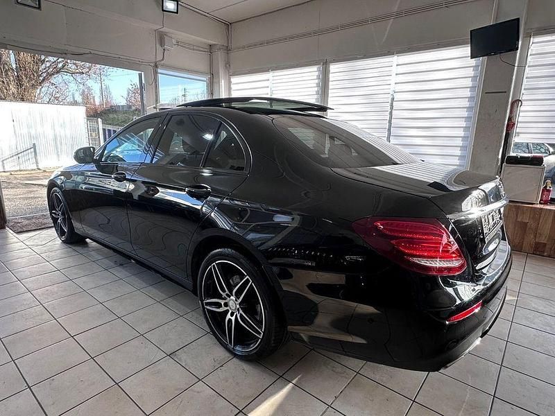 Gebraucht Mercedes E220 AMG 194 PS (142 kW) 2017 Schwarz/baltic black Limousine