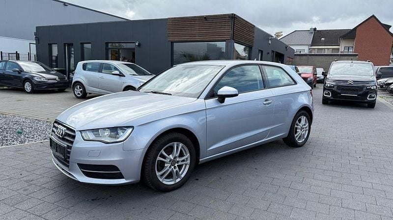 Florettsilber Gebraucht 2015 Audi A3 Attraction Kleinwagen | 7.950 € (Fairer Preis) - Bild 1/4