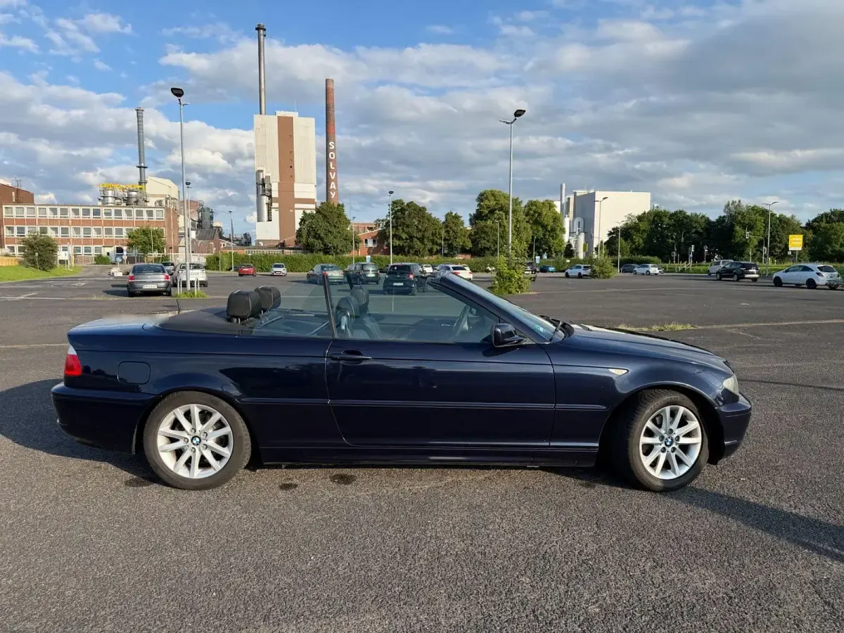Gebraucht BMW 318 Cabriolet 143 PS (105 kW) 2003 Blau Cabrio