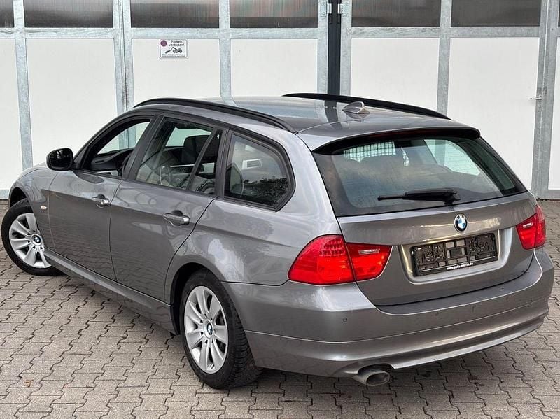 Gebraucht BMW 320 184 PS (135 kW) 2010 Grau Kombi
