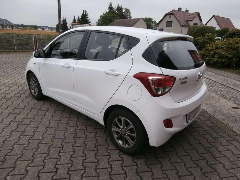 Gebraucht Hyundai i10 Edition 87 PS (63 kW) 2014 Weiß Kleinwagen