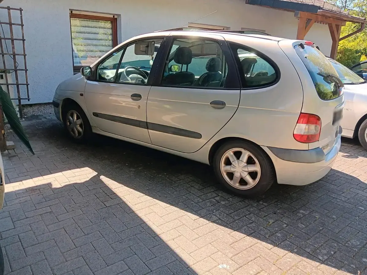 Gebraucht Renault Scénic 109 PS (80 kW) 2001 Silber Van / Kleinbus