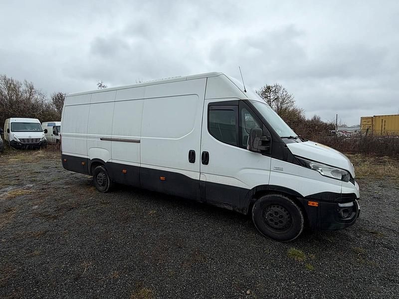 Gebraucht Iveco Daily 126 PS (92 kW) 2016 Weiß Van / Kleinbus