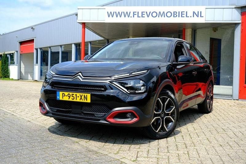 Schwarz Gebraucht 2022 Citroën e-C4 Feel SUV | 14.850 € (Guter Preis) - Bild 1/4